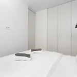 Premium With Free Parking & Balcony Mennica