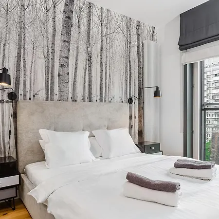 Premium With Free Parking & Balcony Mennica * 华沙