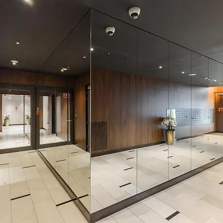 Premium With Free Parking & Balcony Mennica 公寓