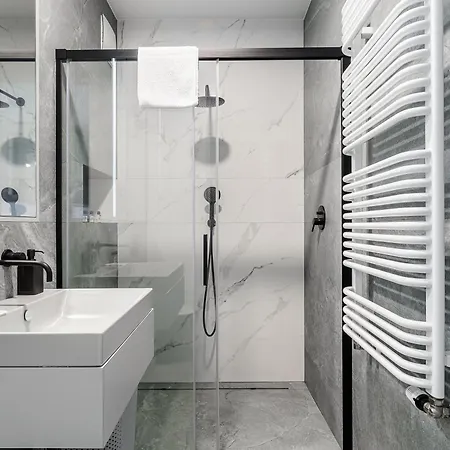 Premium With Free Parking & Balcony Mennica Apartment