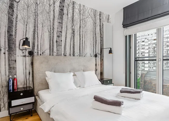 Premium With Free Parking & Balcony Mennica * 华沙