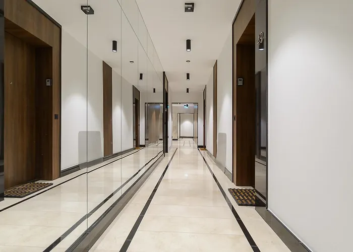 Premium With Free Parking & Balcony Mennica 公寓